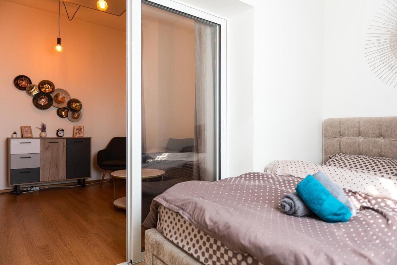 Ultra Central Modern Apartment Close To Old Town - University Бухарест Екстер'єр фото
